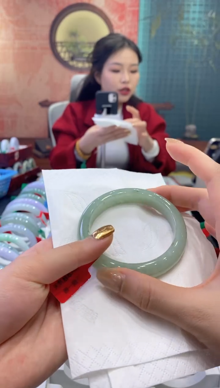 【闪购商品】翡翠手镯未镶嵌多人18429