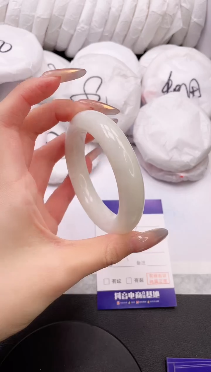 【闪购商品】和田玉手镯未镶嵌12K448-54