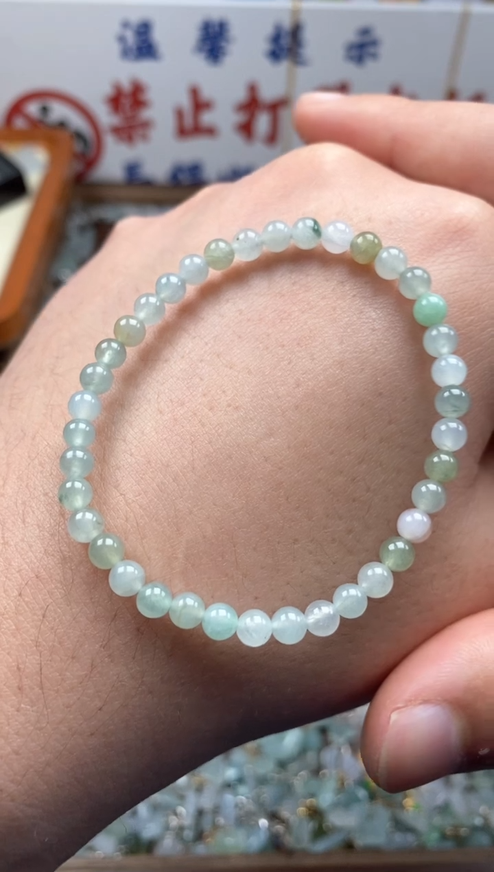 【闪购商品】翡翠颈饰未镶嵌哥哥