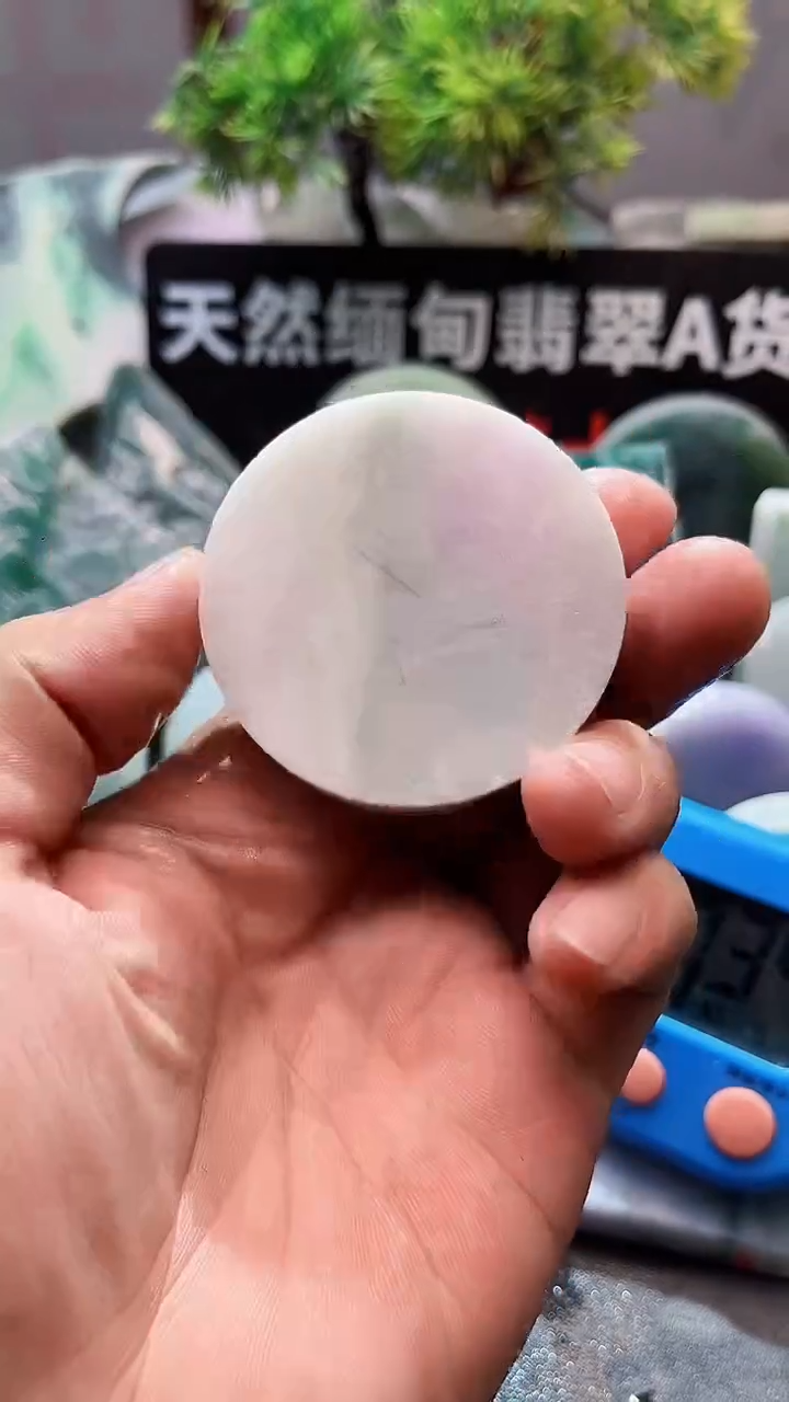 翡翠挂件未镶嵌翡翠