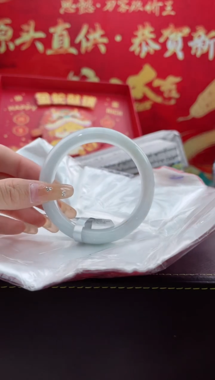 【闪购商品】翡翠手镯未镶嵌12翡翠手镯（微瑕）