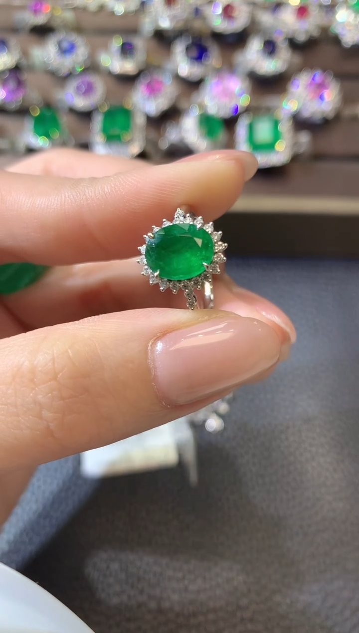 【闪购商品】祖母绿戒指18K金镶嵌D151