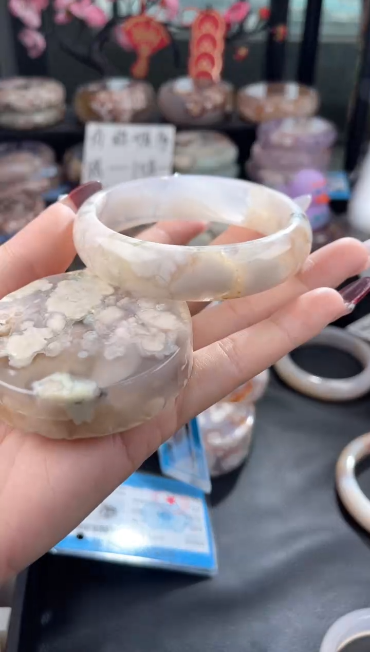 【闪购商品】石英质玉手镯未镶嵌61