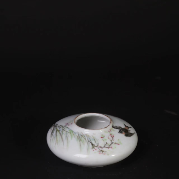 40:清晚期粉彩杏林春燕水盂