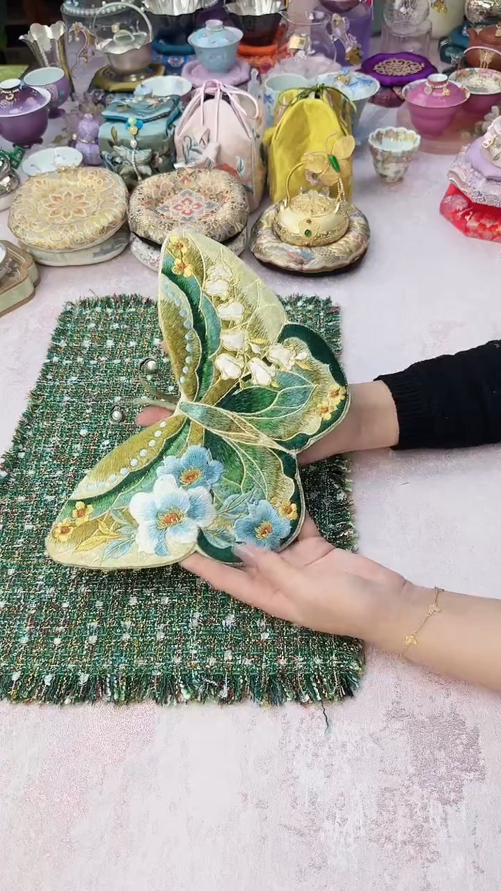 36绿色蝴蝶刺绣茶席