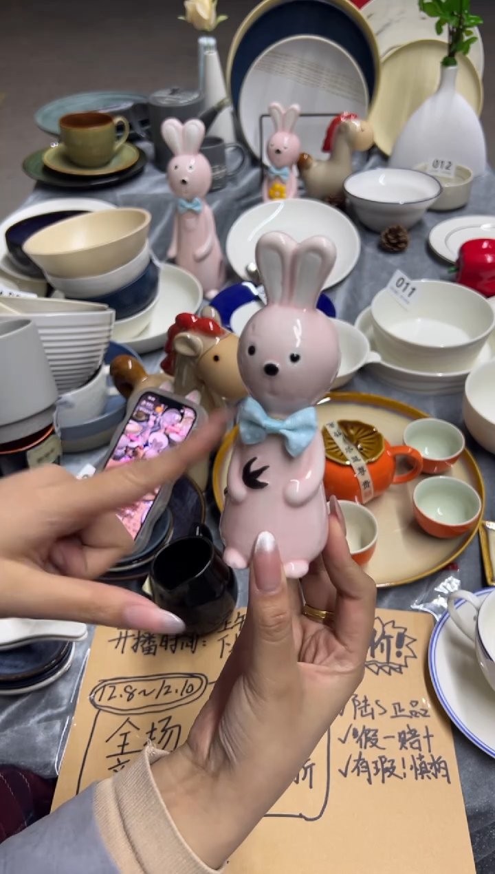 新骨瓷250 瑕疵  粉色  小兔   摆件