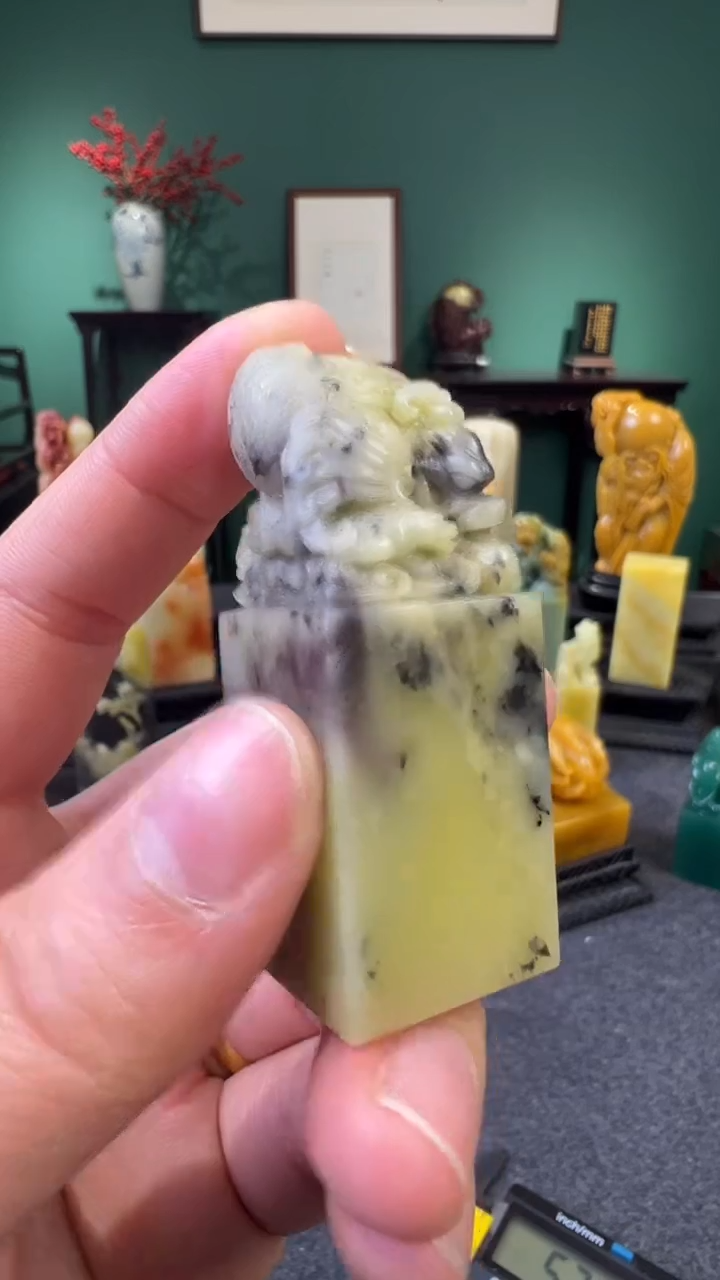 【闪购商品】青田石水墨菜花獒龙