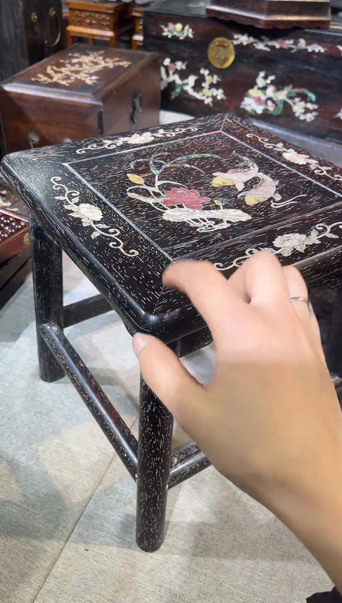 木紫檀镶嵌荷花鱼富贵凳