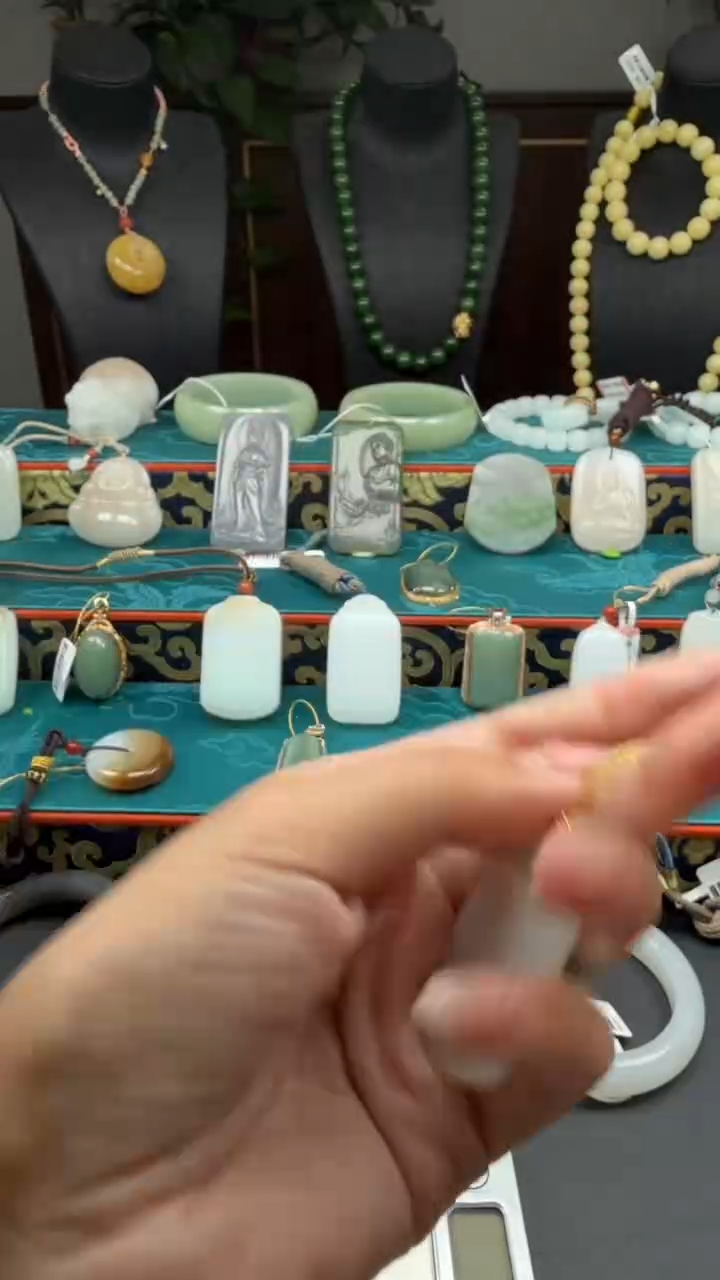 和田玉18K金镶嵌颈饰吊坠e012