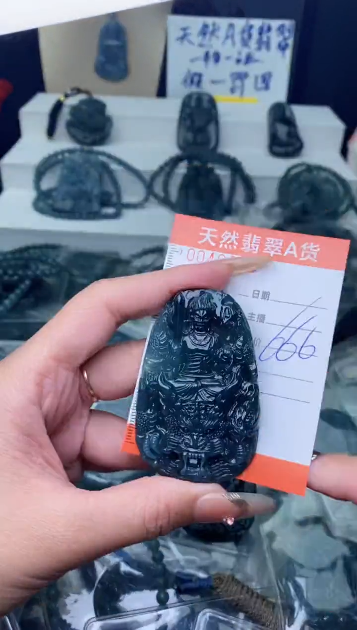 【闪购商品】翡翠颈饰未镶嵌········