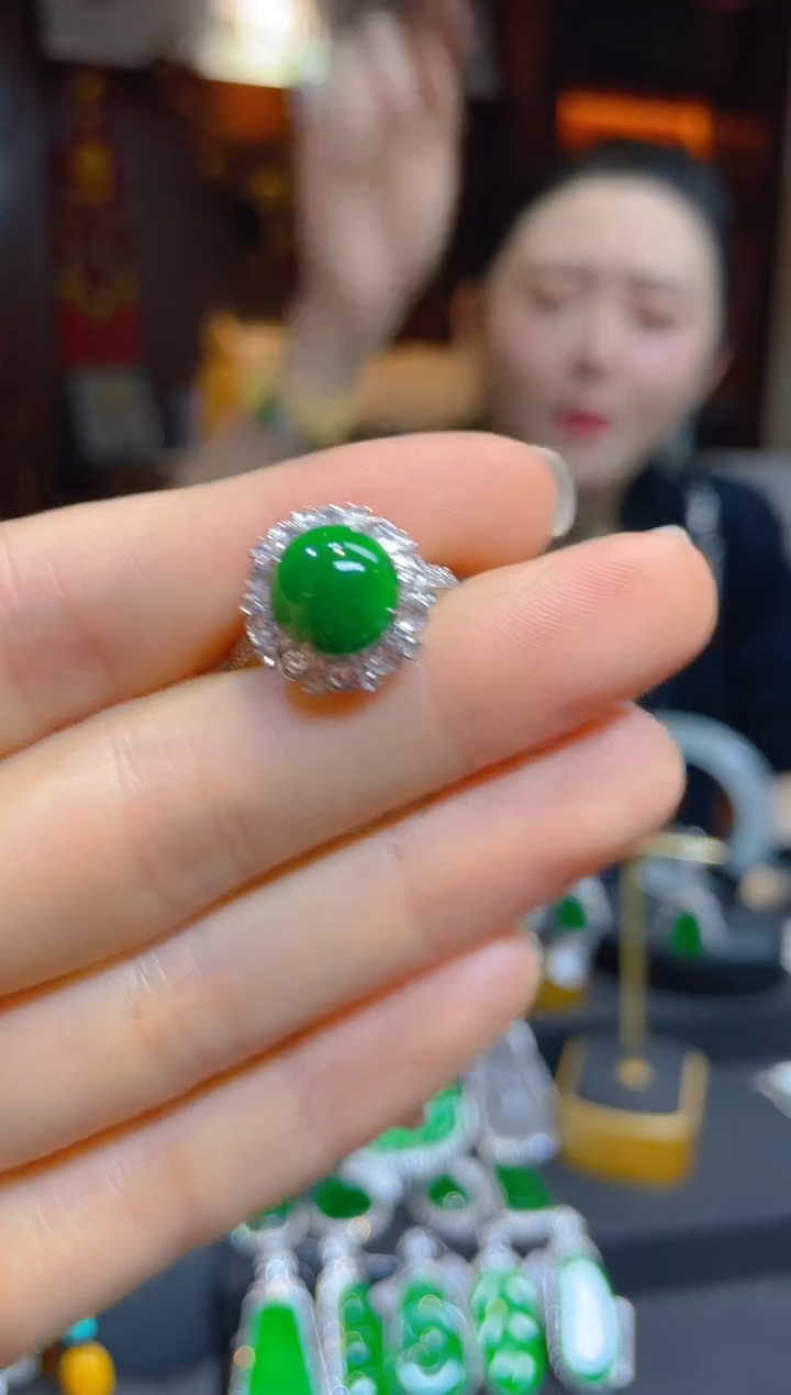 【闪购商品】翡翠戒指18K金镶嵌118575天然A货翡翠戒指