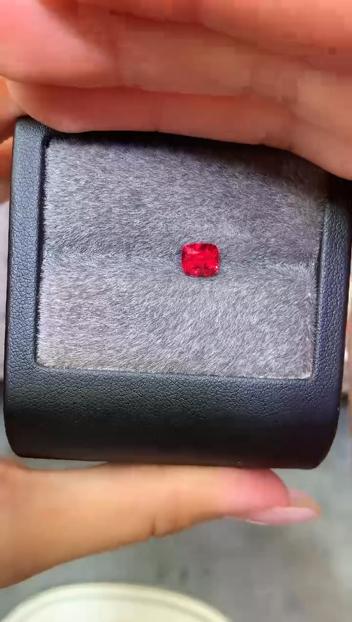 未镶嵌裸石定制尖晶石凉*枕型 绝地武士 1.10ct