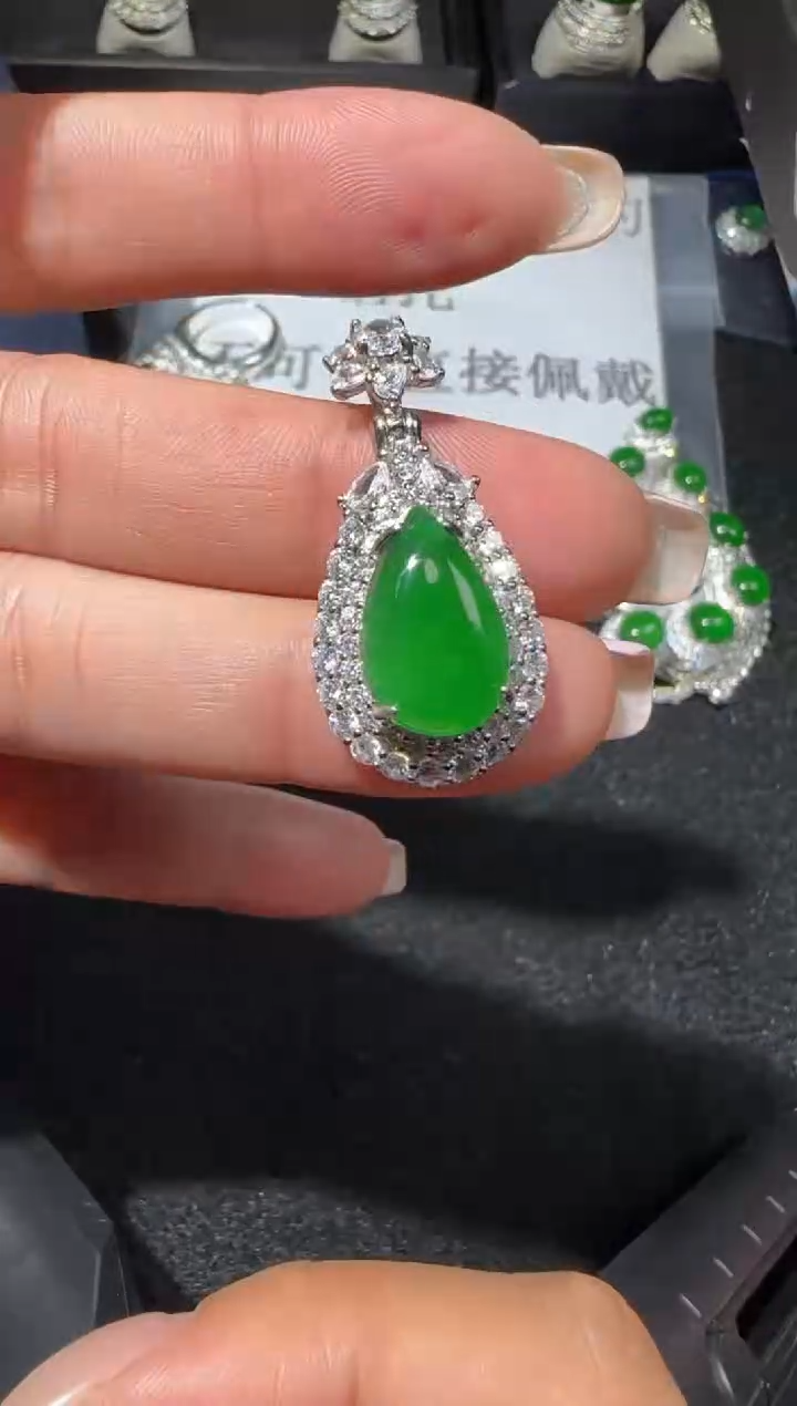 【闪购商品】翡翠吊坠(赠链)未镶嵌多样性发货拍一发一