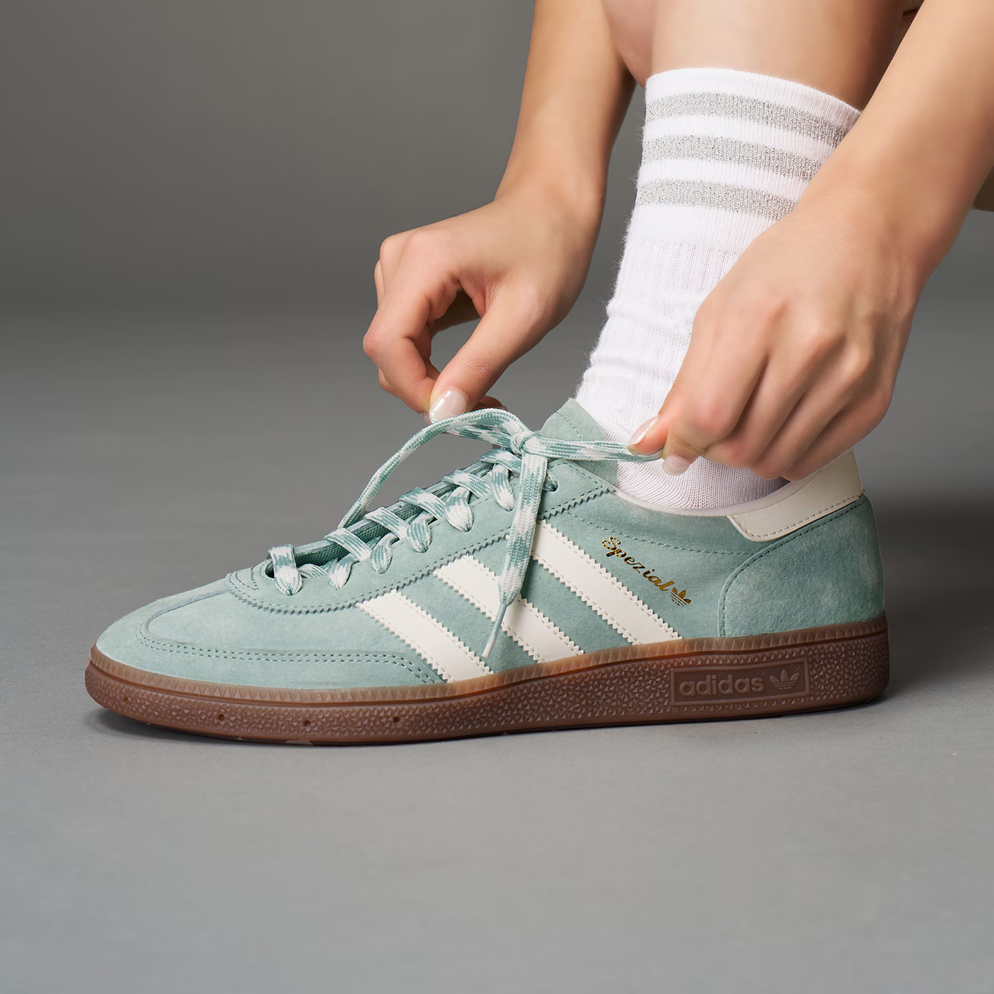 Adidas三叶草HANDBALLSPEZIAL经典运动板鞋德训鞋「T头鞋」KJ6302