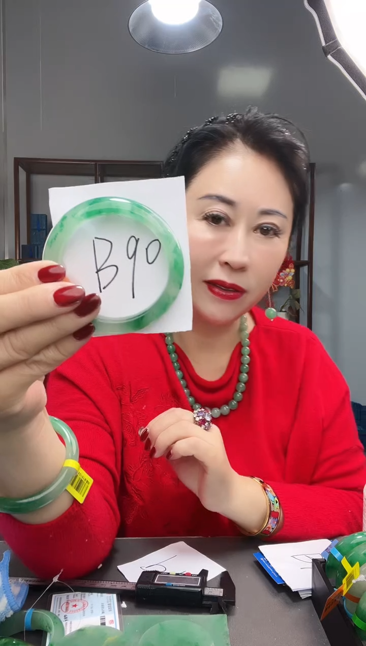 【闪购商品】石英质玉手镯未镶嵌非洲翠