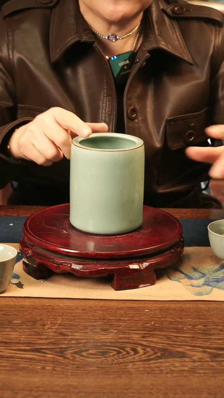 【闪购商品】龙泉青瓷 老梅青 笔筒