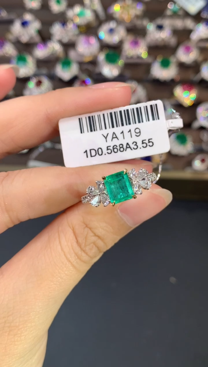 【闪购商品】祖母绿戒指【哥伦比亚】18K金镶嵌A744|9999