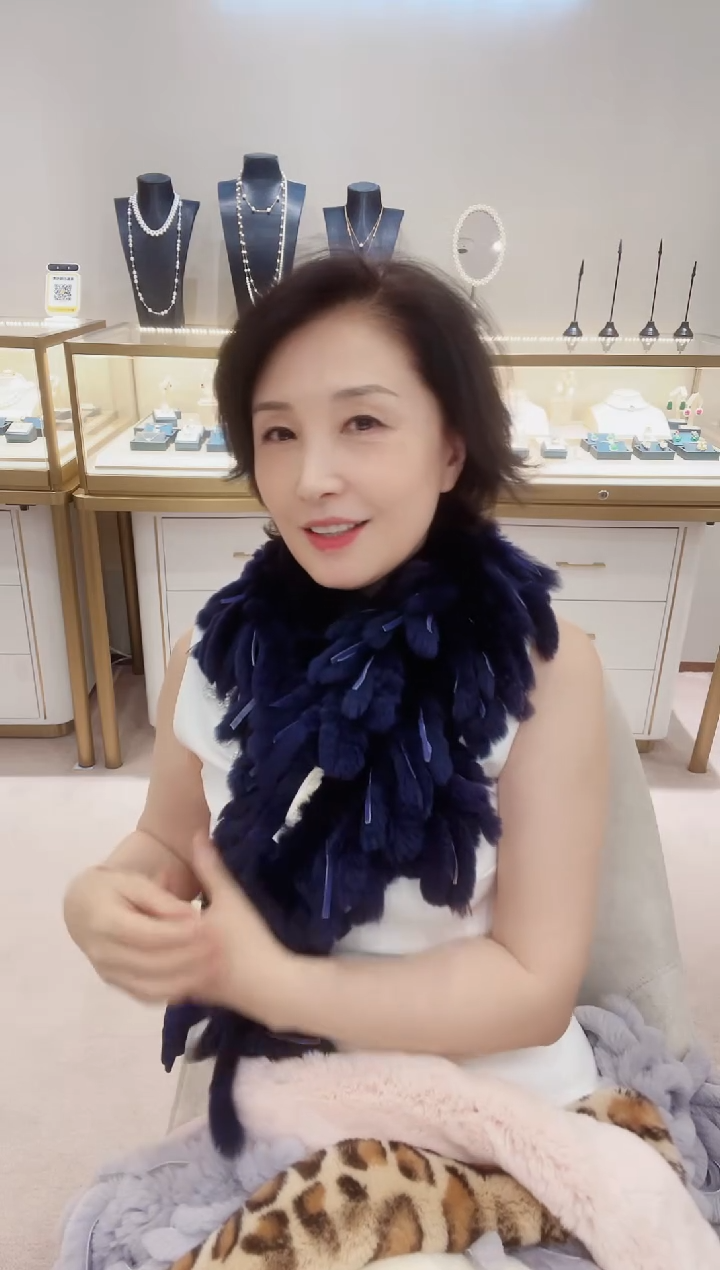 濑兔毛紫色流苏围巾