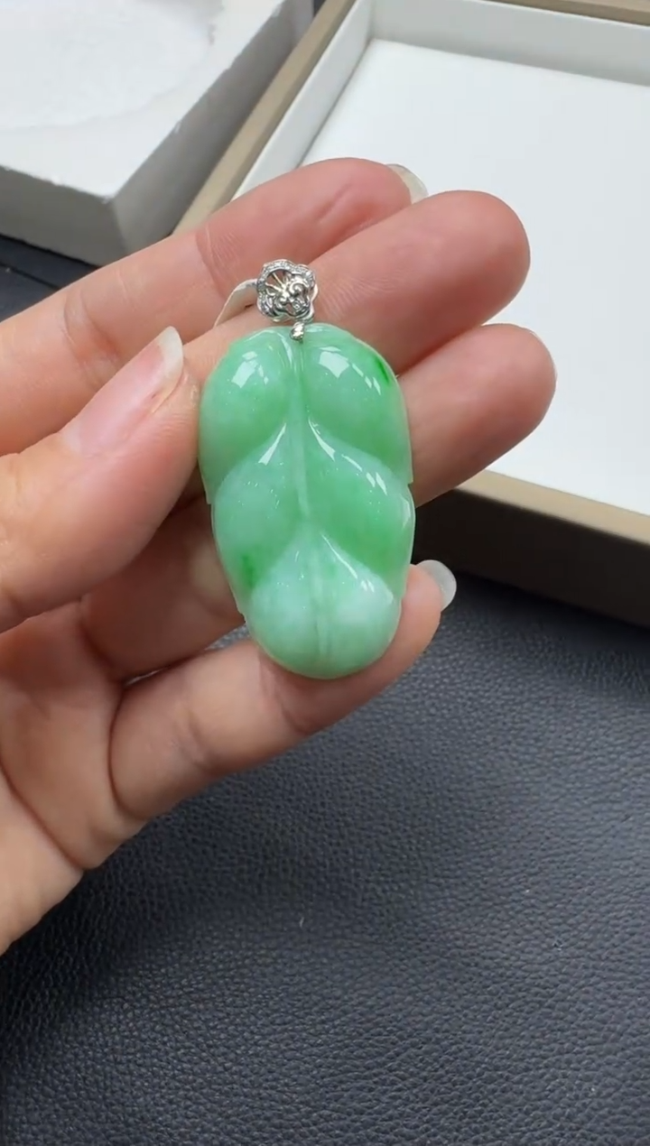 【闪购商品】翡翠颈饰18K金镶嵌YM1036-10叶子