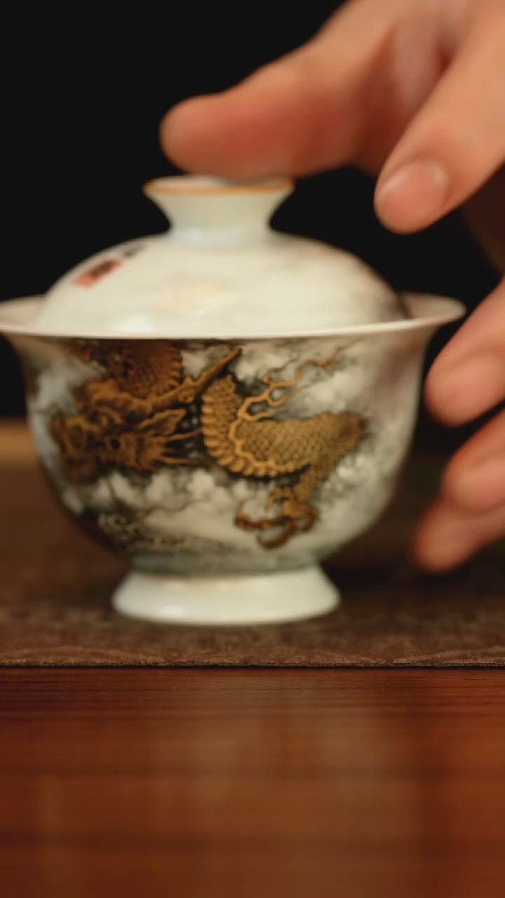 【闪购商品】旸府晴雪墨彩描金龙纹盖碗