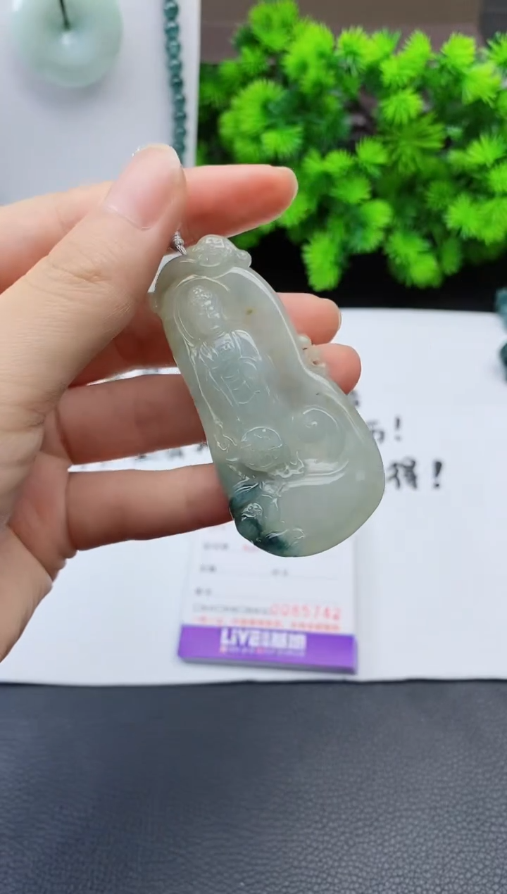 颈饰未镶嵌翡翠 