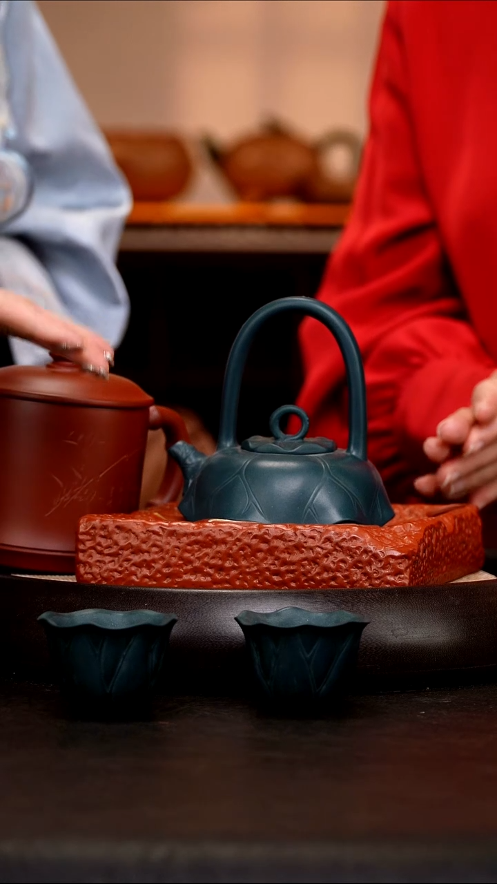 茶壶紫砂GJF42 荷叶提梁套组 墨绿泥 180cc