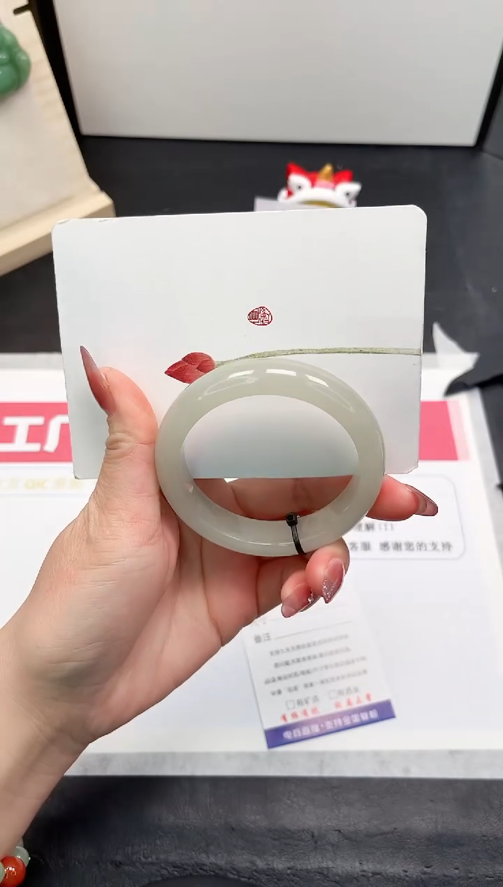 【闪购商品】石英质玉手镯未镶嵌27-55.6