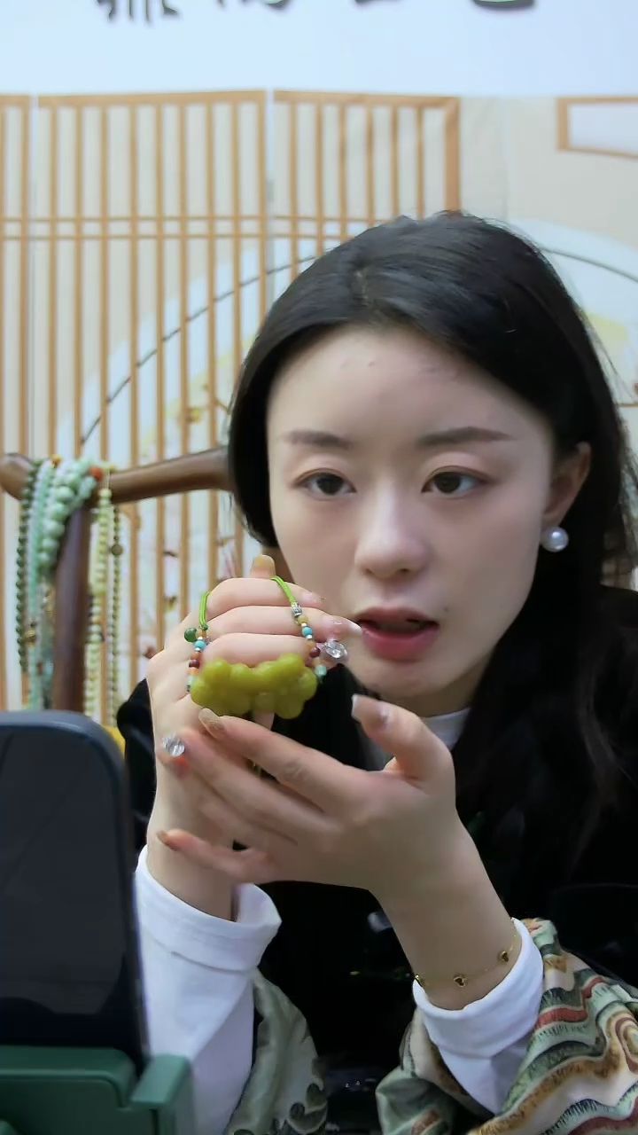 【闪购商品】蛇纹石玉双生花未镶嵌双生花挂件