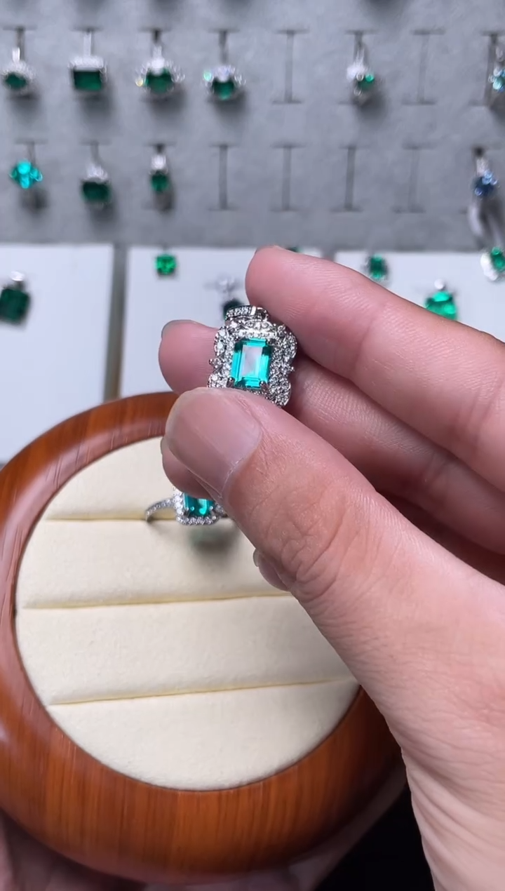 合金颈饰合成钻石帕拉伊巴吊坠