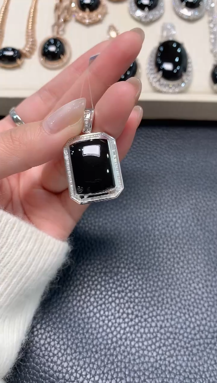 【闪购商品】翡翠吊坠(不含链)18K金镶嵌D3211