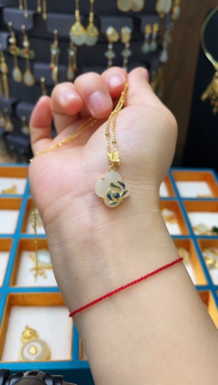 【闪购商品】和田玉颈饰银S925镀金镶嵌蝶恋花吊坠
