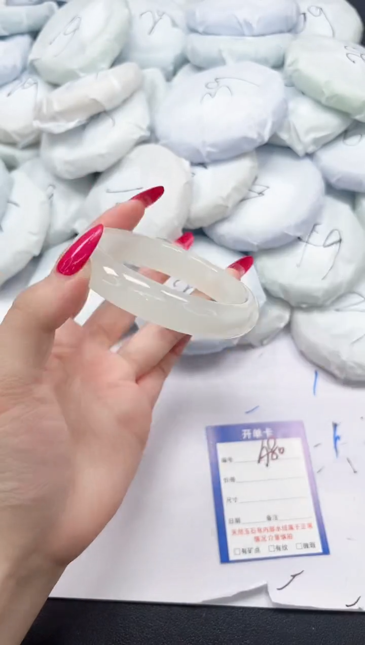 未镶嵌手镯石英质玉A80/62