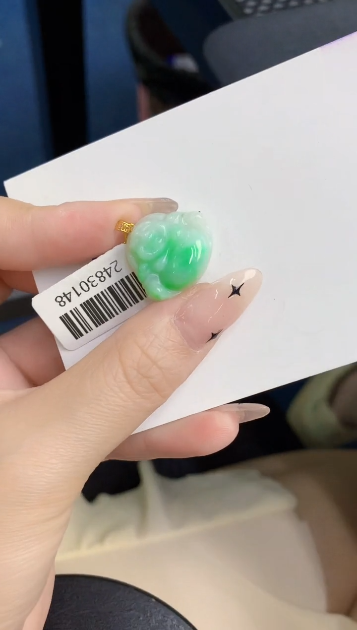 颈饰18K金镶嵌翡翠缅甸天然翡翠A货