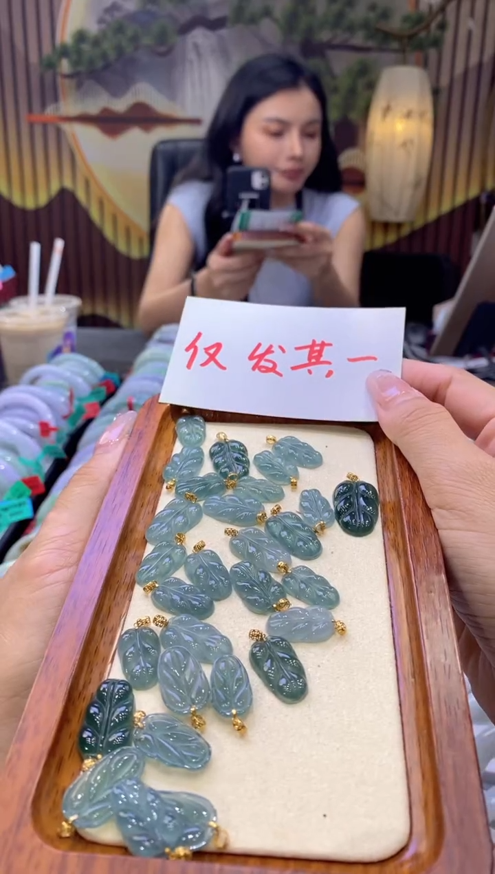 翡翠18K金镶嵌颈饰多样性仅发其一5804