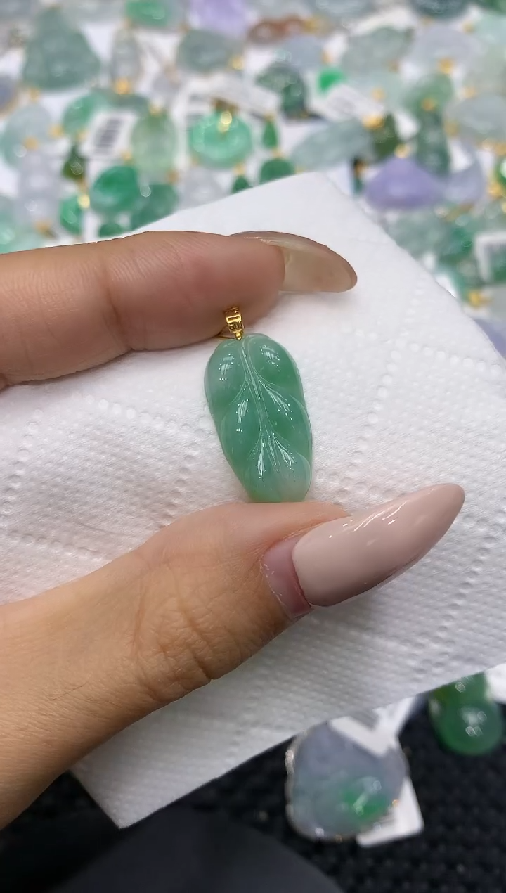 颈饰18K金镶嵌翡翠111111111111