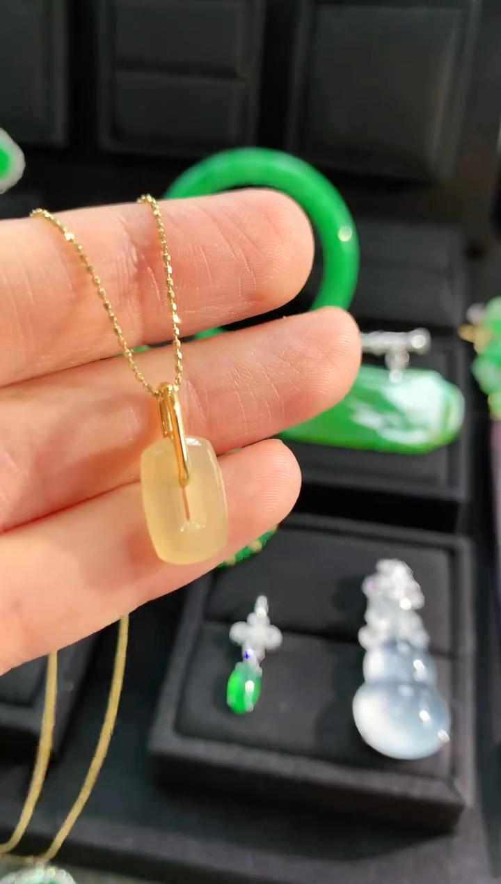 【闪购商品】翡翠吊坠(不含链)18K金镶嵌吊坠