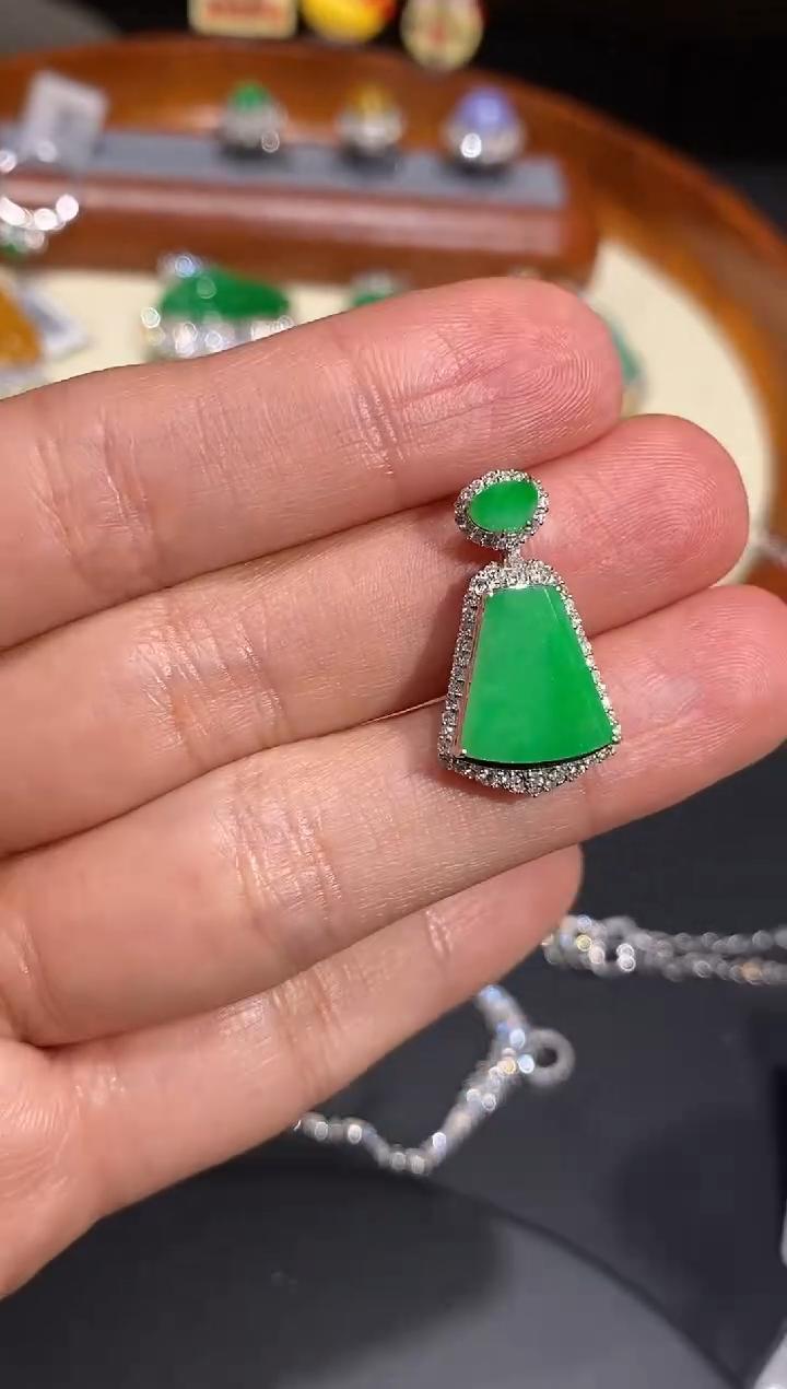 【闪购商品】翡翠颈饰18K金镶嵌吊坠