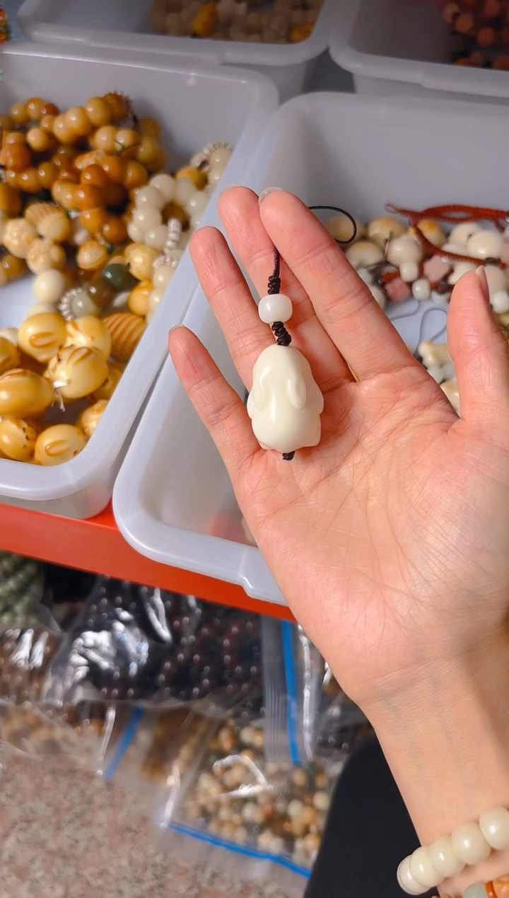 吊坠菩提根/象牙果白色兔挂件