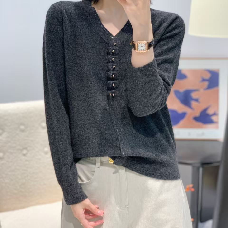 Y-815秋冬新款100%羊毛洋气减龄V领钉扣桐乡毛衣女款2025新款
