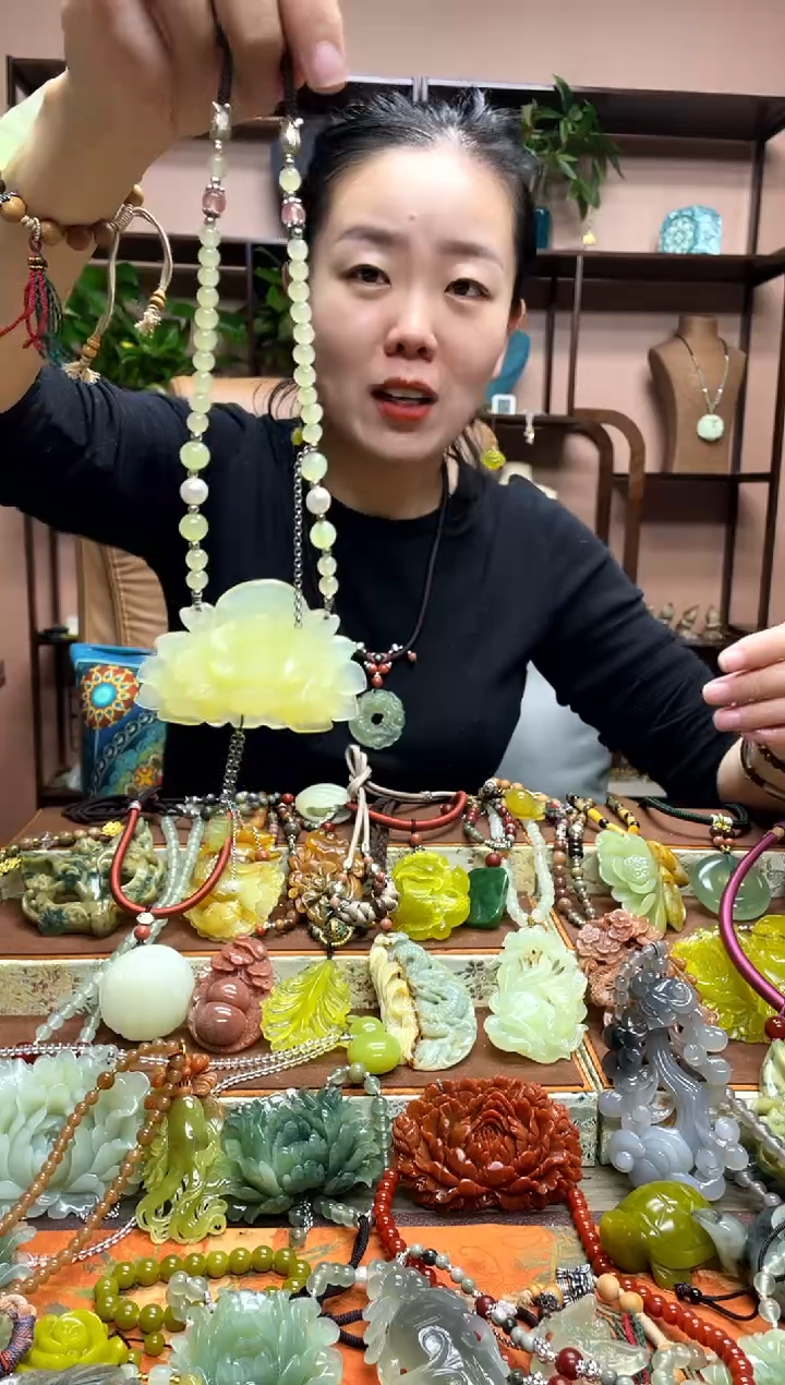 未镶嵌岫玉吊坠·