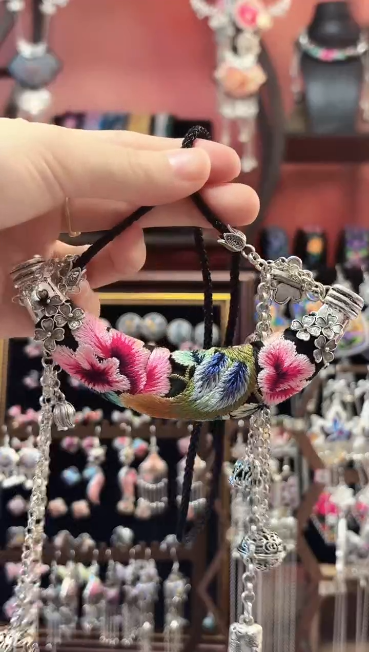 织绣 云织谣民族风精美饰品   66