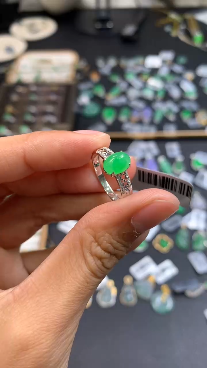 颈饰18K金镶嵌翡翠16962