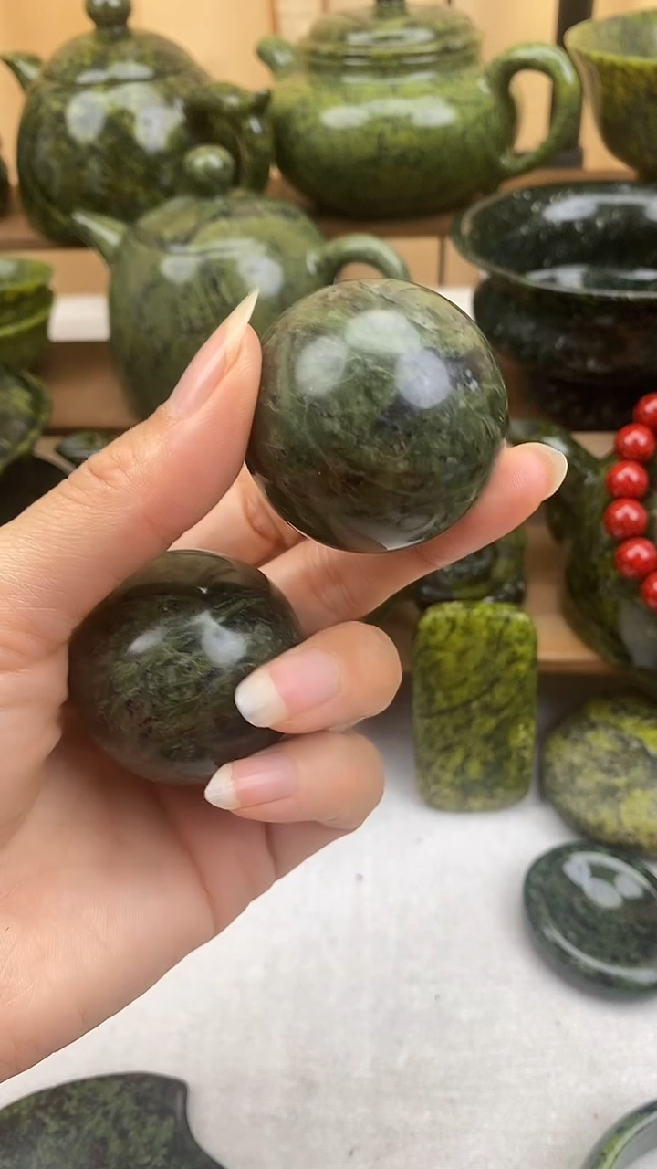 【闪购商品】蛇纹石玉手球未镶嵌手球