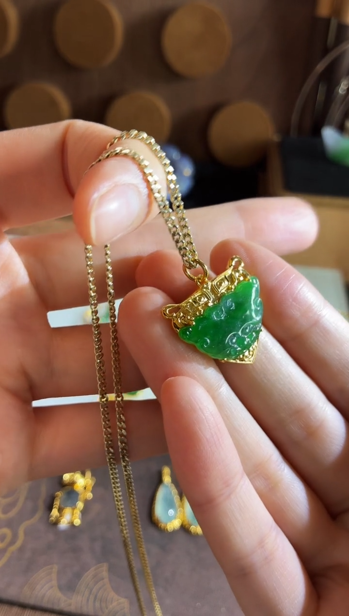 吊坠(不含链)18K金镶嵌翡翠吊坠