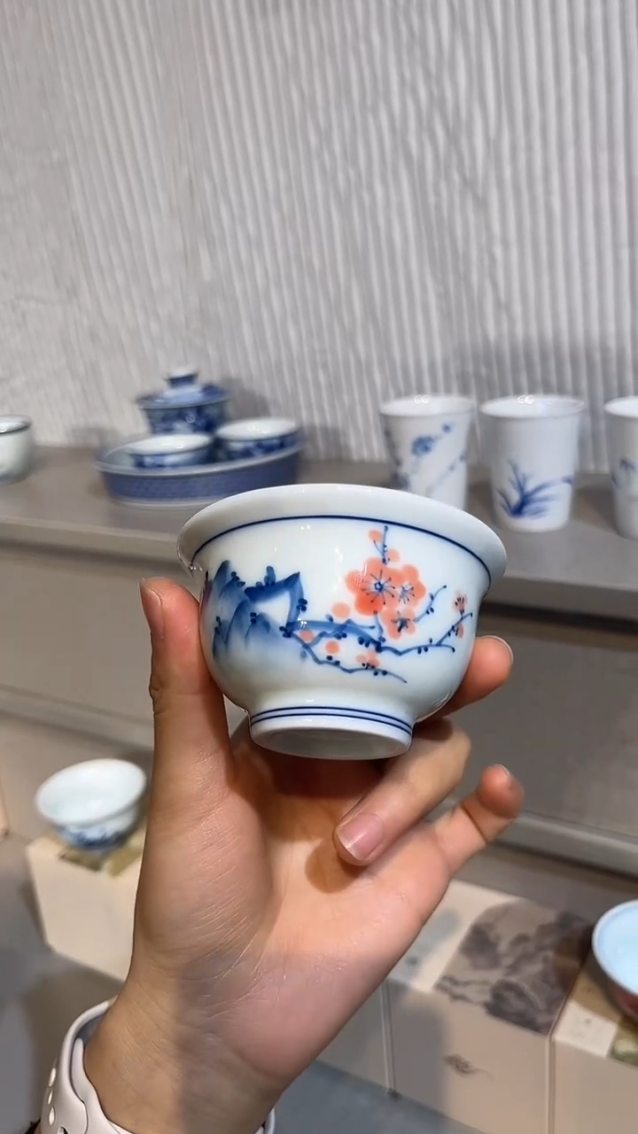 景德镇高温瓷梅花手绘小压手