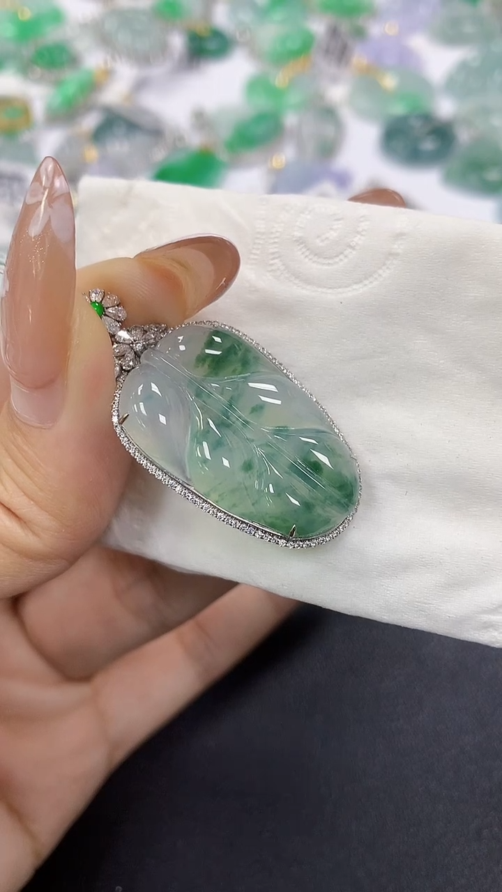 颈饰18K金镶嵌翡翠a货假一赔三支持复检百元上9元证书费自理