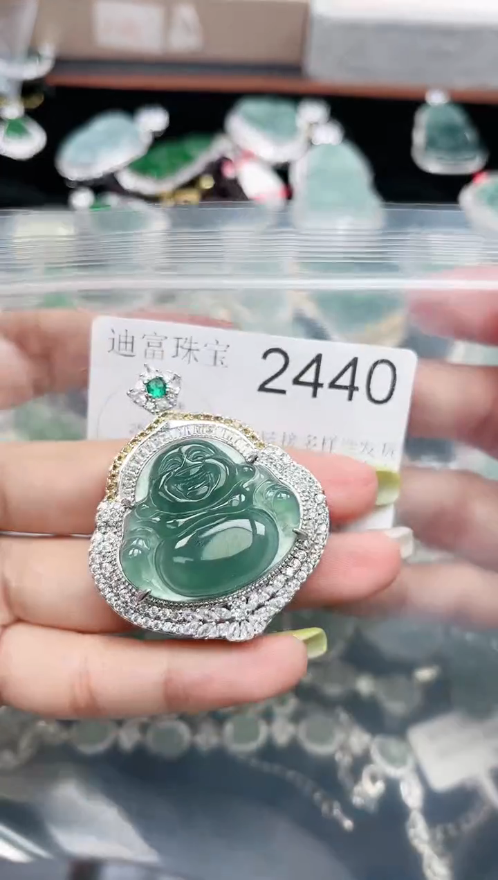【闪购商品】翡翠颈饰未镶嵌2440赠皮绳
