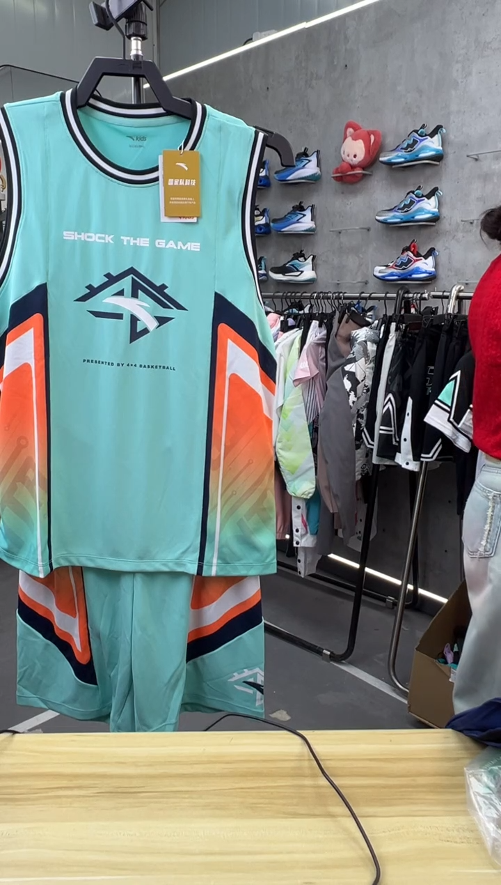 安踏儿童衣服尺码 ：130