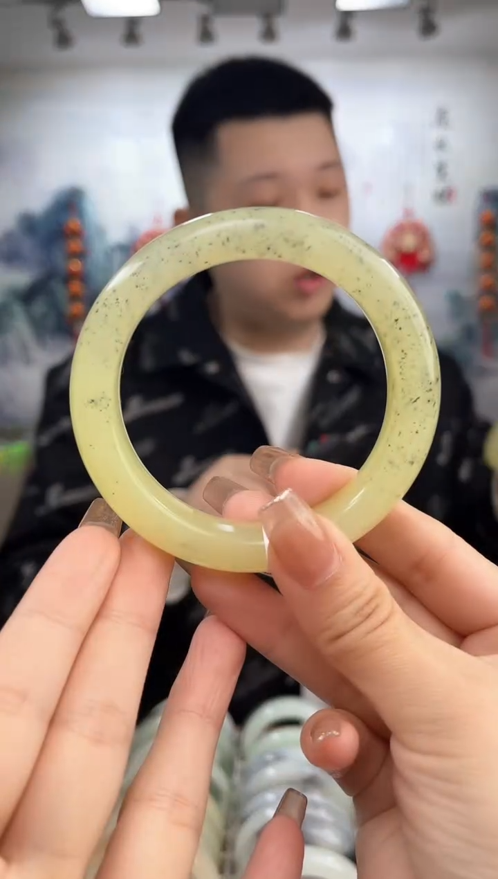 【闪购商品】和田玉手镯未镶嵌56-61圈口仅一只