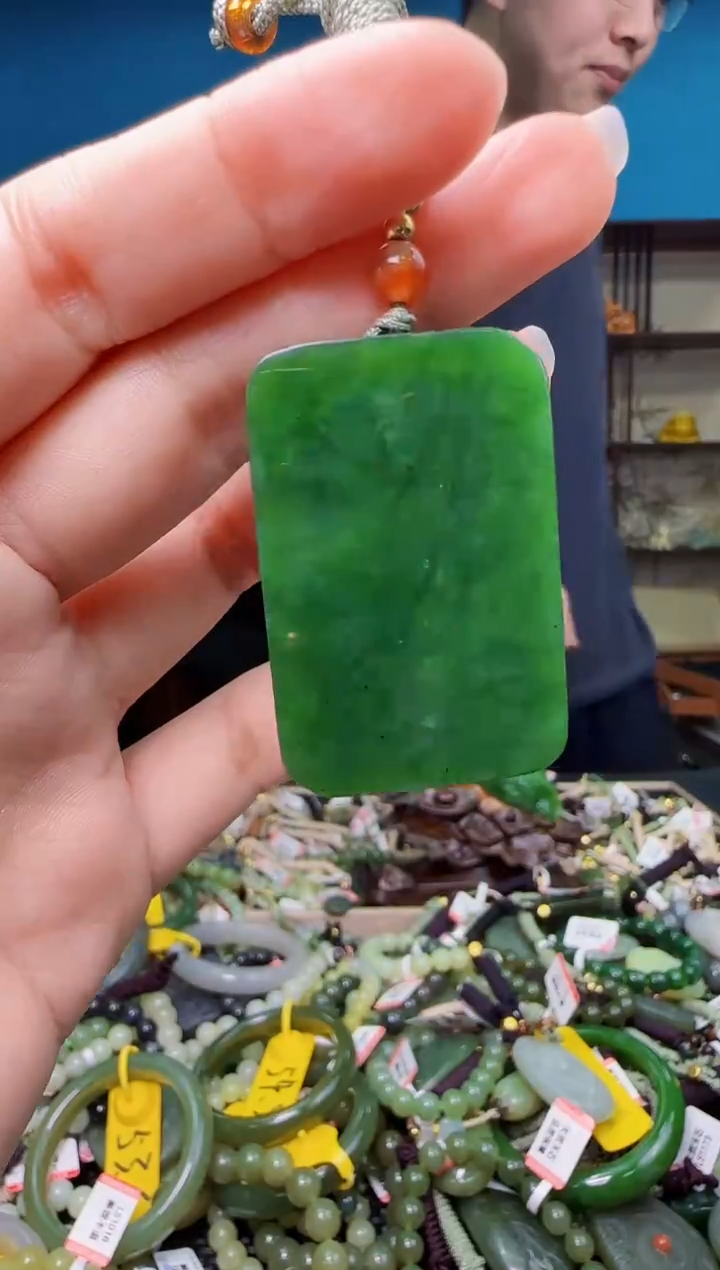 颈饰未镶嵌和田玉1